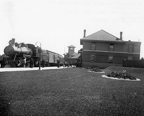 997-124     Allandale Railway Station looking East, 1905