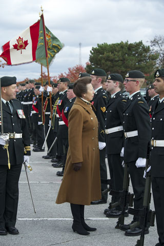 CB2013-0372
22 October, 2013
The City of Barrie welcomes Her Royal Highness (HRH) The Princess Royal Princess Anne to the dedication of the proposed Military Heritage Park. The park is envisioned to be created within the eastern section of Allandale Station Park, next to the Southshore Community Centre. HRH The Princess Royal was in Barrie to visit her Regiment, The Grey and Simcoe Foresters. This is the first time in over 100 years that a member of The Royal Family has visited the city. The last visit was in 1901 from the Duke and Duchess of York (later King George V and Queen Mary).
The City of Barrie and The Grey & Simcoe Foresters each presented an engraved bench, and the Rotary Club of Barrie unveiled a special monument, in honour of HRH The Princess Royal’s visit to the city. Both benches and the monument will be installed in the completed park to commemorate the occasion.

Canadian Armed Forces Photo by Sgt Paul MacGregor